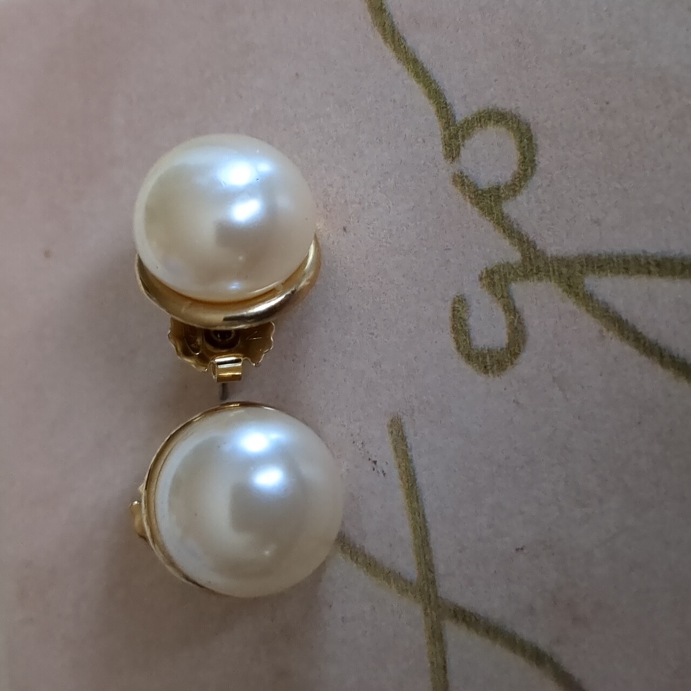 Avon Classique Baroque Pearleque Earrings